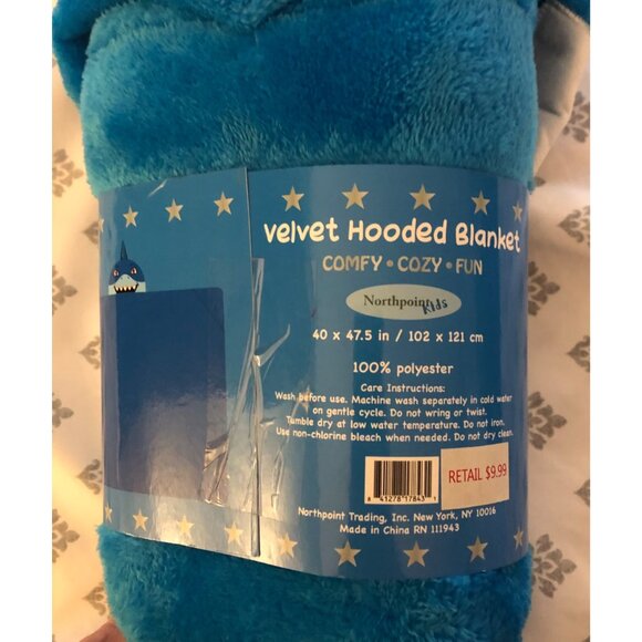 Kids Velvet Hooded Shark Blanket - Picture 4 of 4